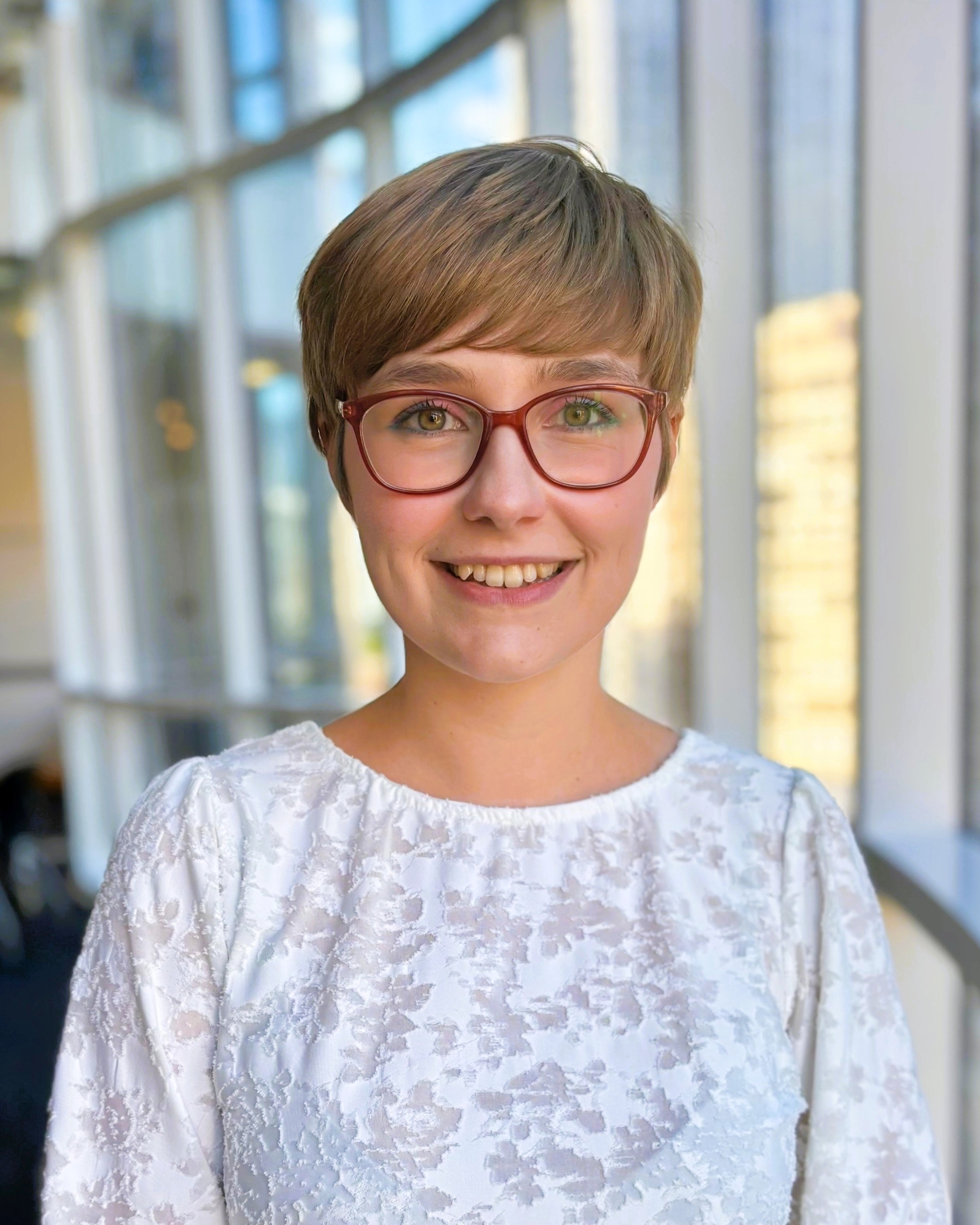 headshot of Eva Broeders