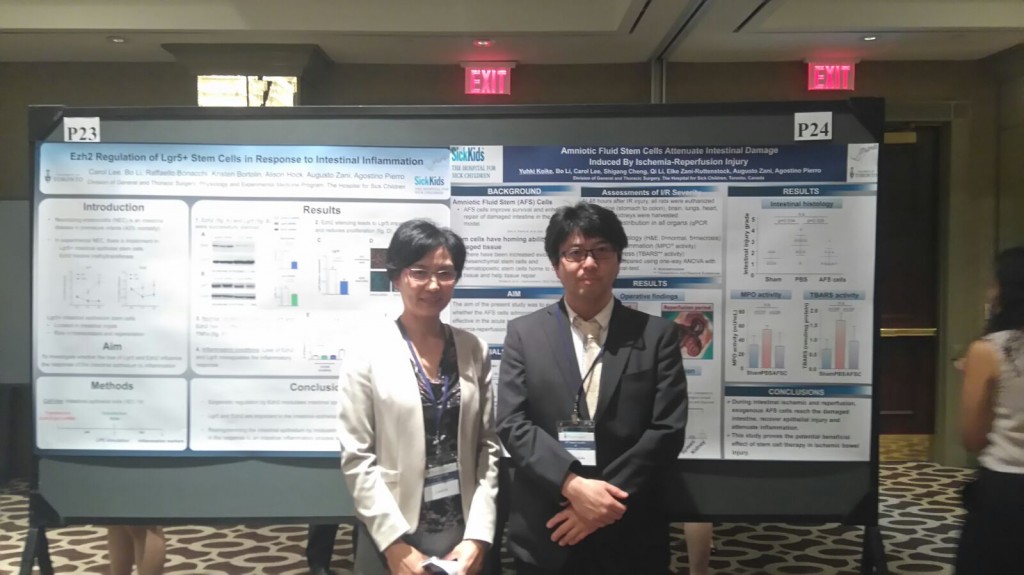 Photo of Carol Lee and Yuhki Koike presenting their posters at the Annual Assembly of General Surgeons and Residents (May 2016)