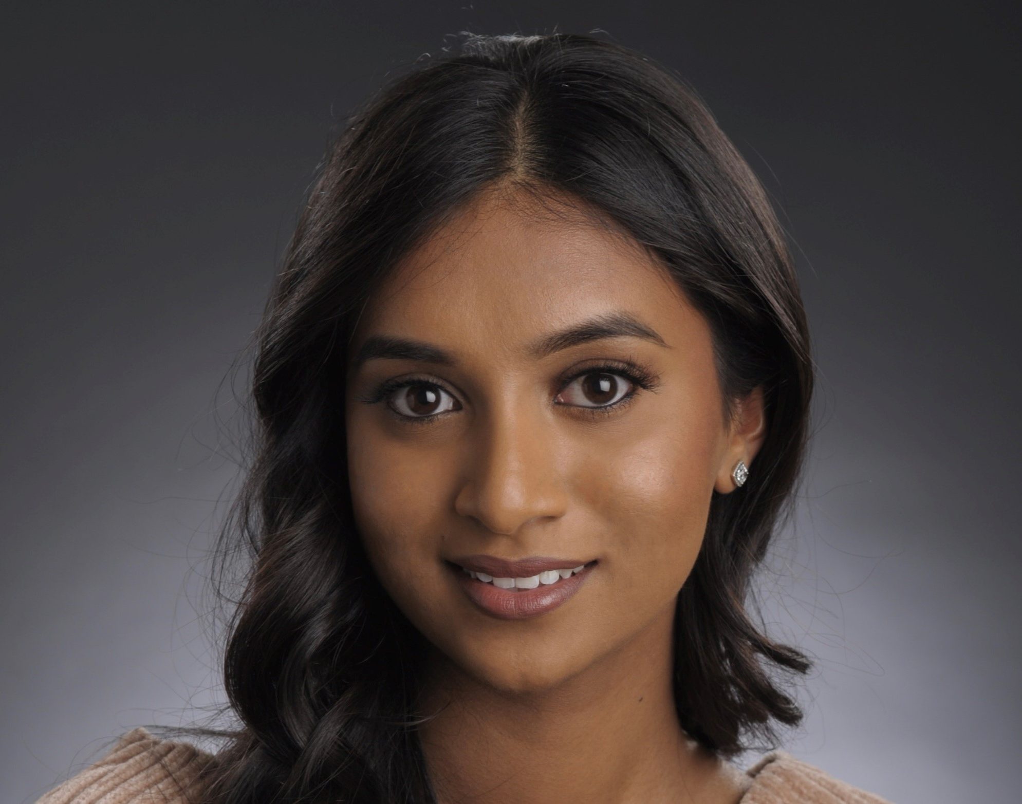 Headshot photo of Tharani Raveendran